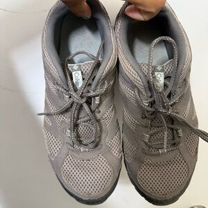Columbia Gray Athletic Shoes with Breathable Mesh